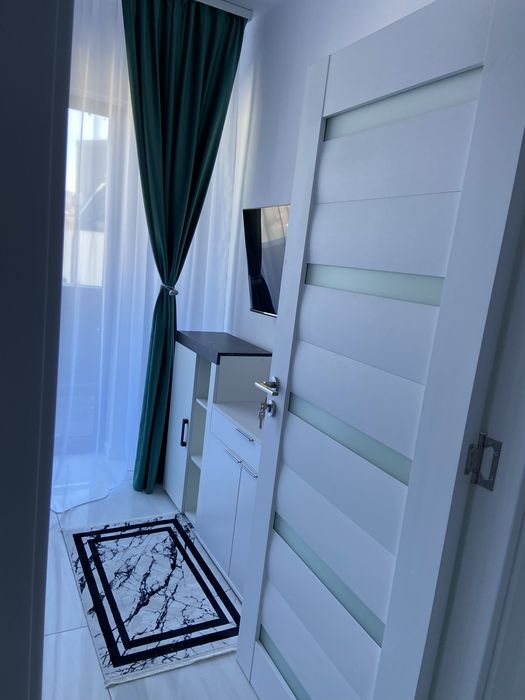 Inchiriez apartament 3 camere in bloc nou