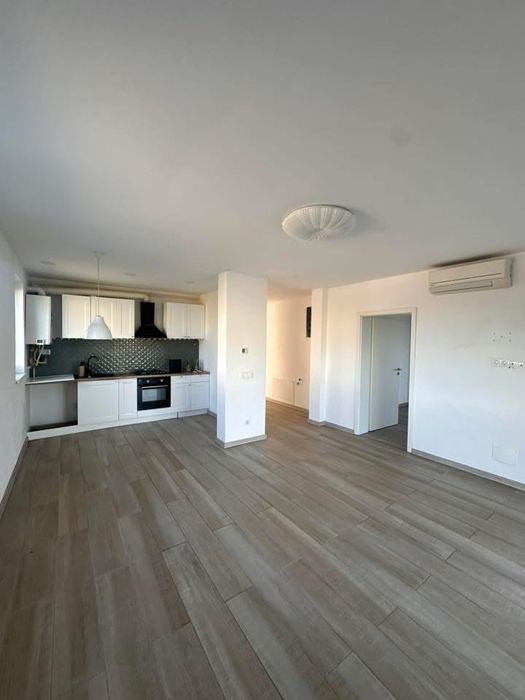 Vand Apartament SAD cu teren 180mp