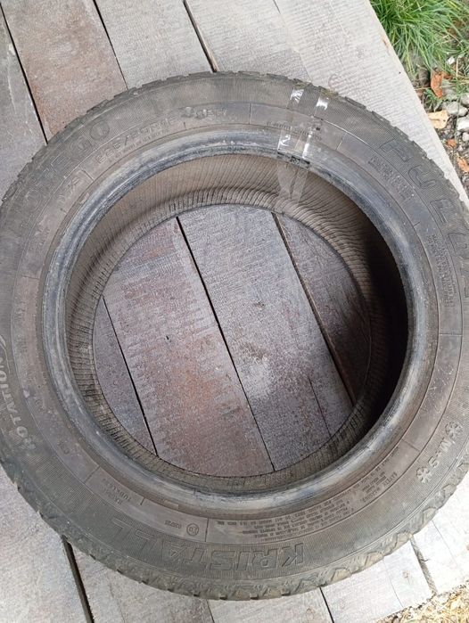 Продам зимнию резину 225/50/16