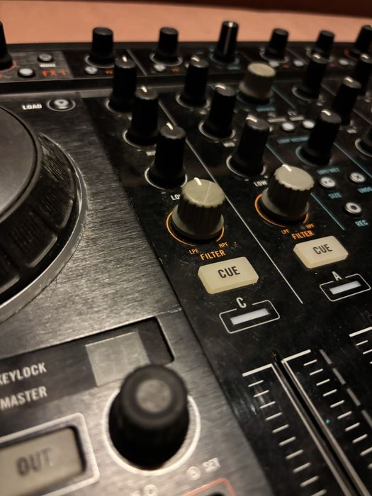 Consola Traktor Kontrol S4