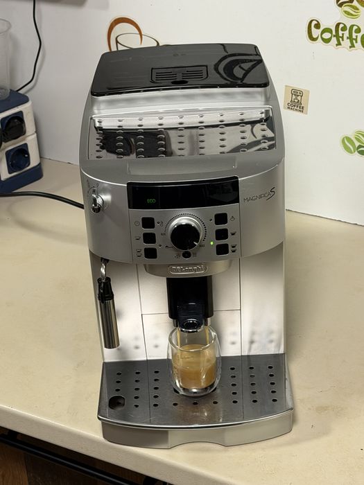 Кафемашина кафе автомат delonghi magnifica S с гаранция