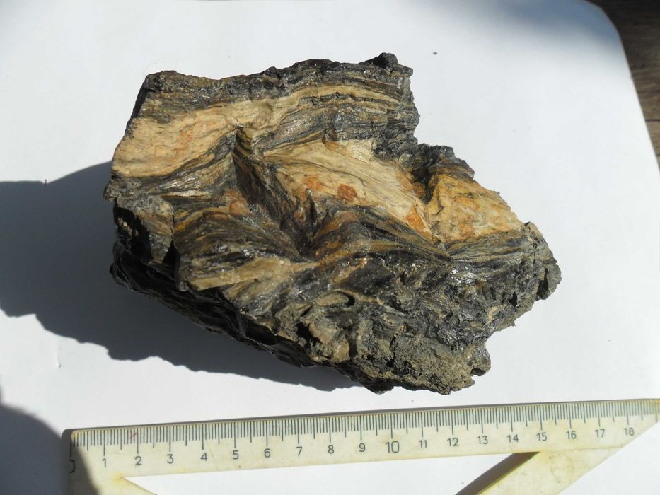 Жаманшинит ( метеорит образовал при ударе) импакт кратера Жаманшин.