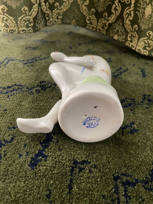 Статуэтка Мальчик с бабочкой. Полонне ЗХК