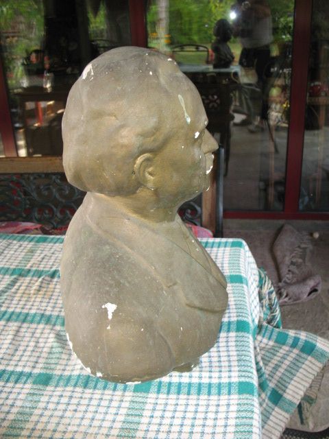 Бюст на другаря Георги Димитров-вожд и учител на българския народ.