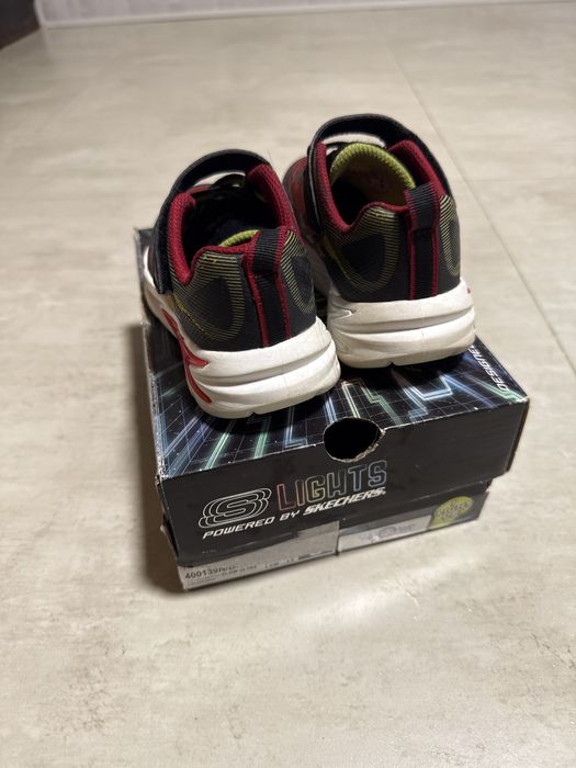 Оригинальные детские Skechers 25 размера (15 см) летние