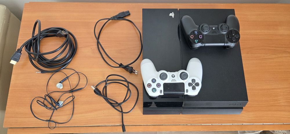 Приставка PS 4 с ТВ .