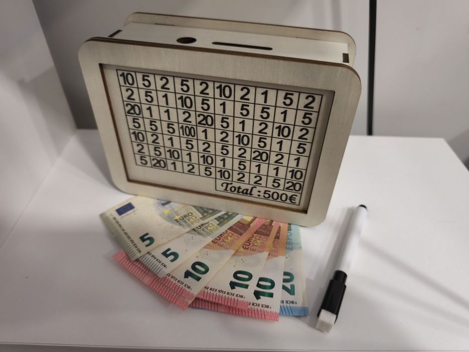 Дървена касичка с цел 500€