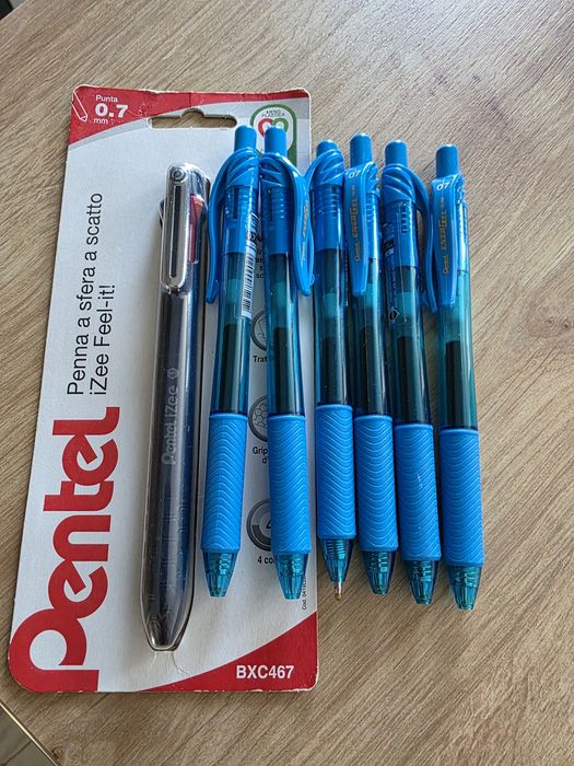 Pixuri cu gel Pentel