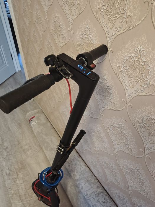 Продам электросамокат xiaomi m365 pro