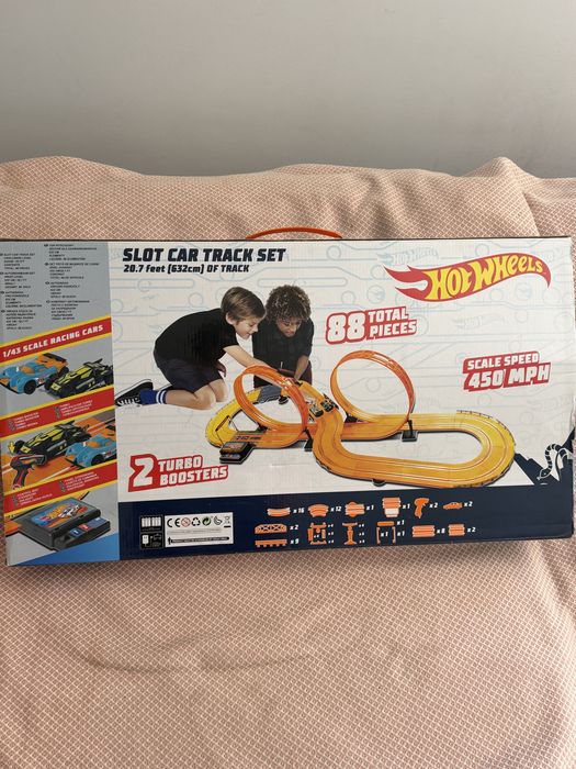 Set Hot wheels , cu 2 masinute