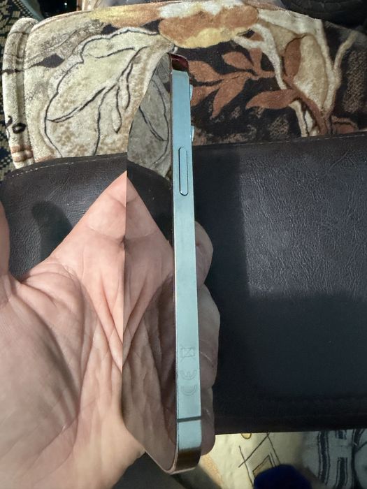 Iphone 14 pro. Gold