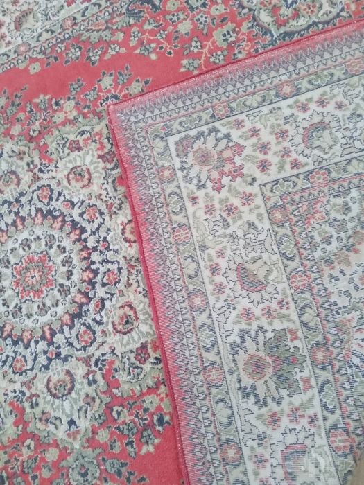 Klassik qizil gilam sotiladi (2x3 metr), holati yaxshi