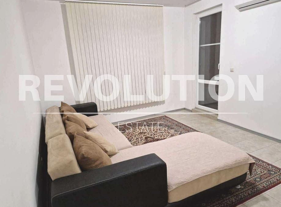 Дава се под наем Двустаен апартамент в Варна, Възраждане 1 - 79 кв.м за 423.81 € - Снимка #1