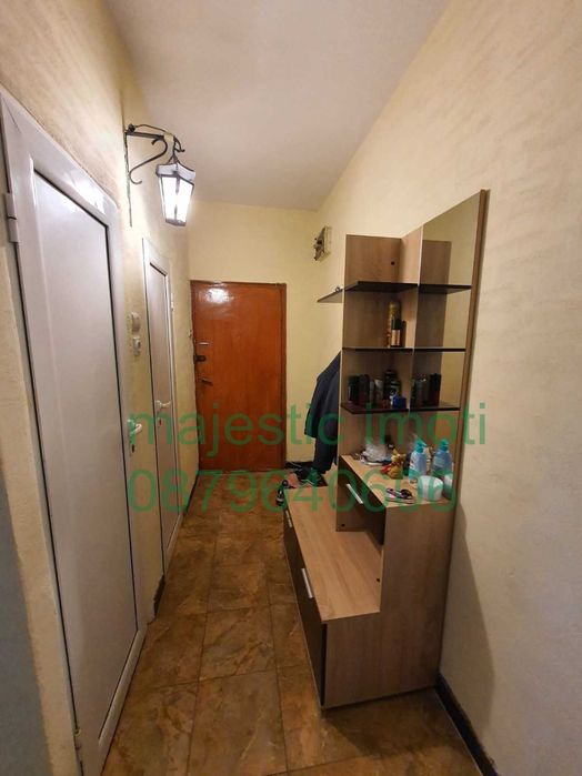 Двустаен апартамент в квартал Гагарин