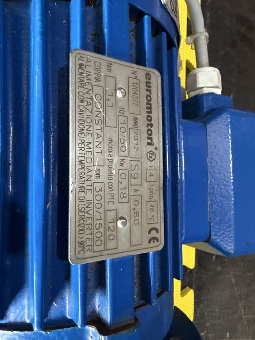 Motor trifazic cu reductor