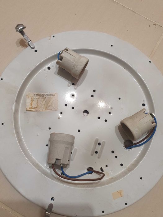 Plafoniera mare 3 becuri