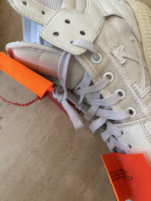 Adidasi off white aproape noi