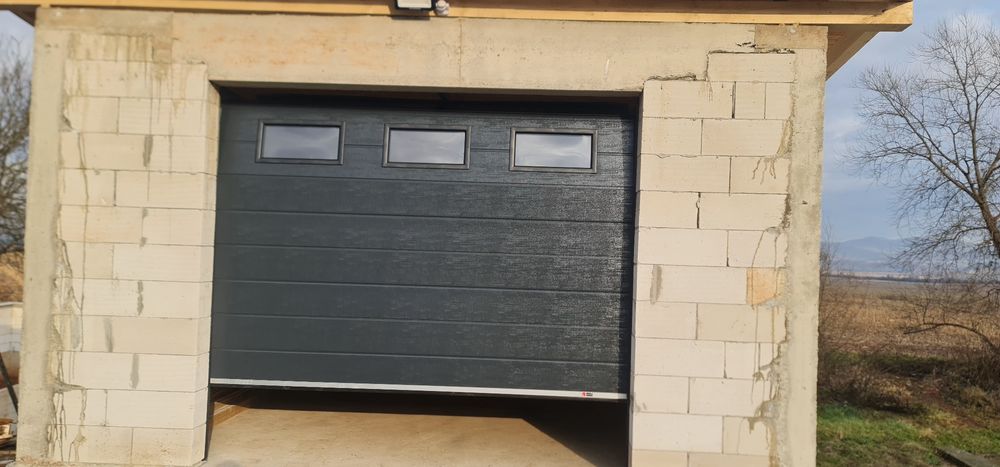 Usi secționale/ usi de garaj/ usi tip rulou/ porți secționale/ usa