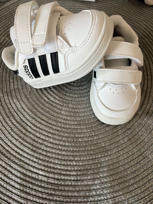 Vând adidasi Adidas