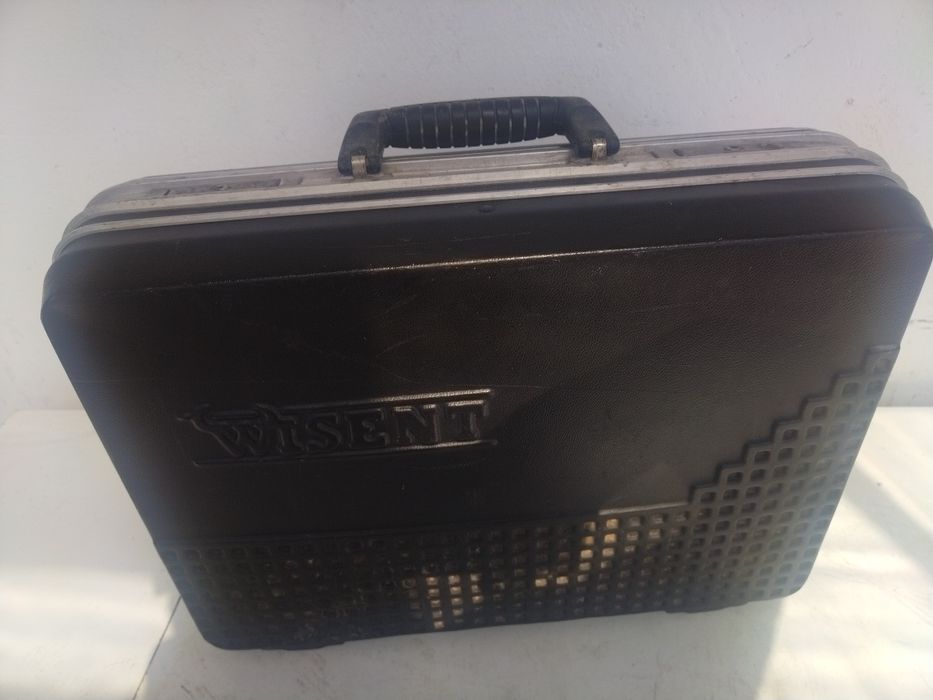 Куфар за Ел. инструменти Parrat /Wisent
Множество отделения!
Марки: