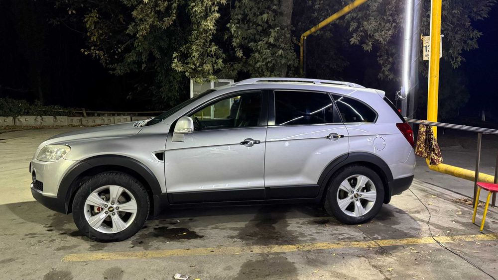 2009-yilgi Chevrolet Captiva 3.2 (avtomat, lyukli) sotiladi.