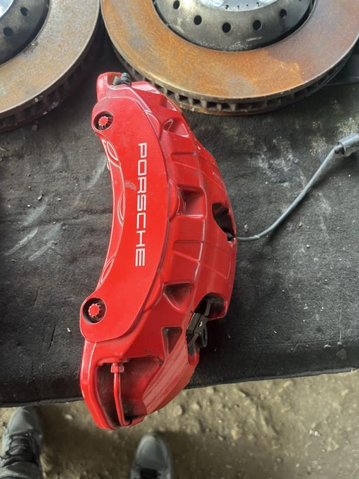 Спирачни апарати Porsche Cayene 2014 комплект 7PP615123 brembo 6 pot