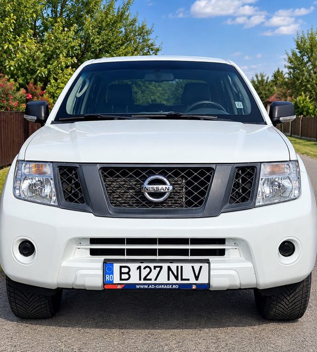 Vând Nissan Navara autoutilitara cu KM PUTINI și FARA RUGINĂ