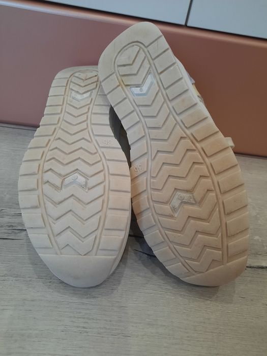 Спортни обувки (кецове) за момиче 36 номер