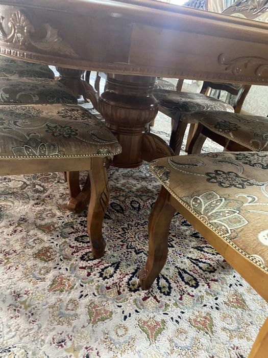 Стол для гостинной, 14 стульями