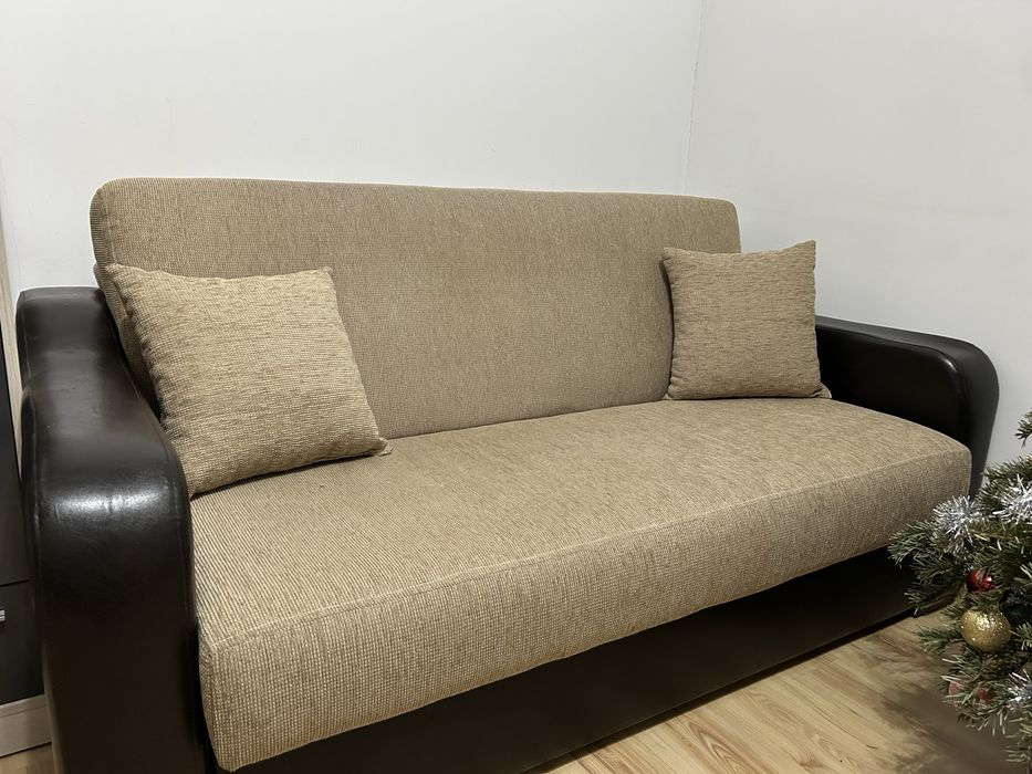 Canapea extensibila cu manere de piele