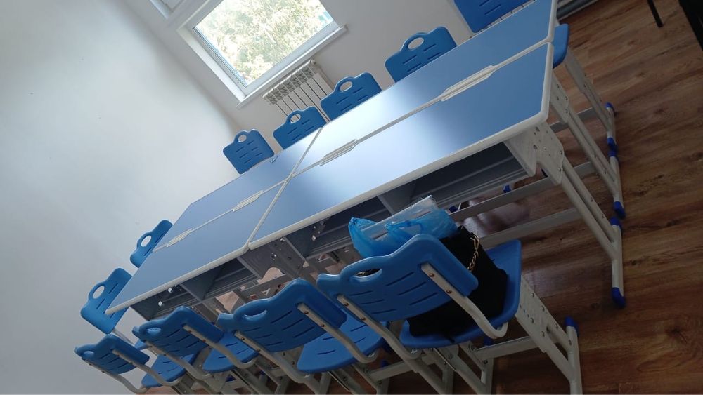 Продам школьные столы стклья