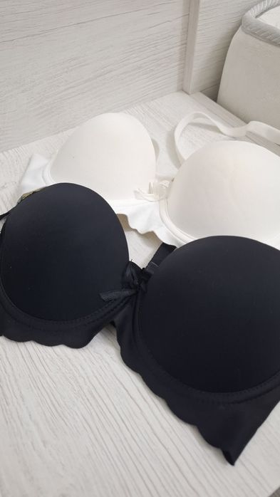 2 бюстгалтера///