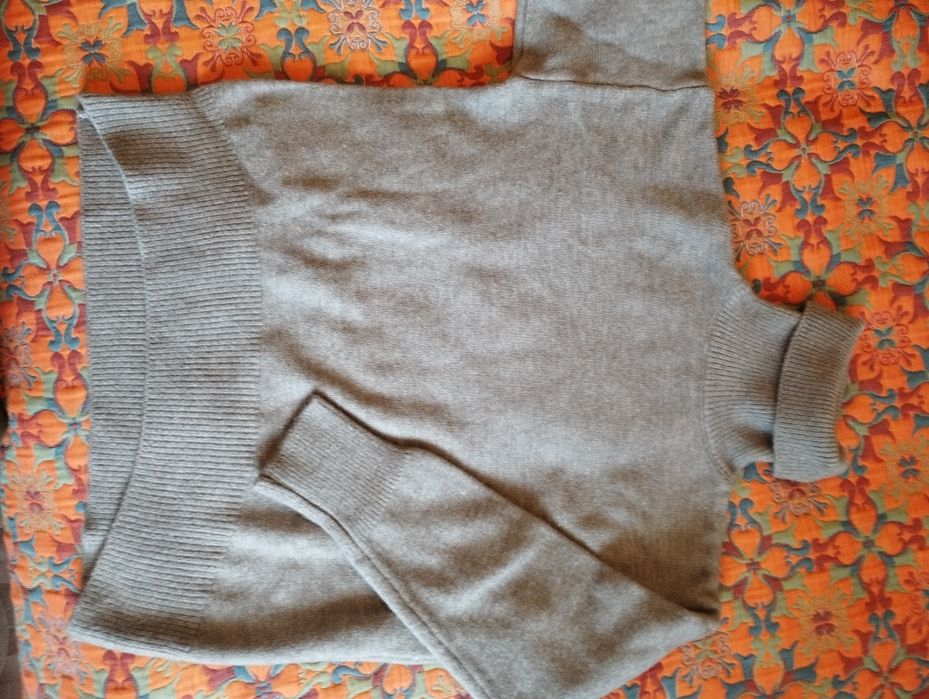 Свитер шерстяной