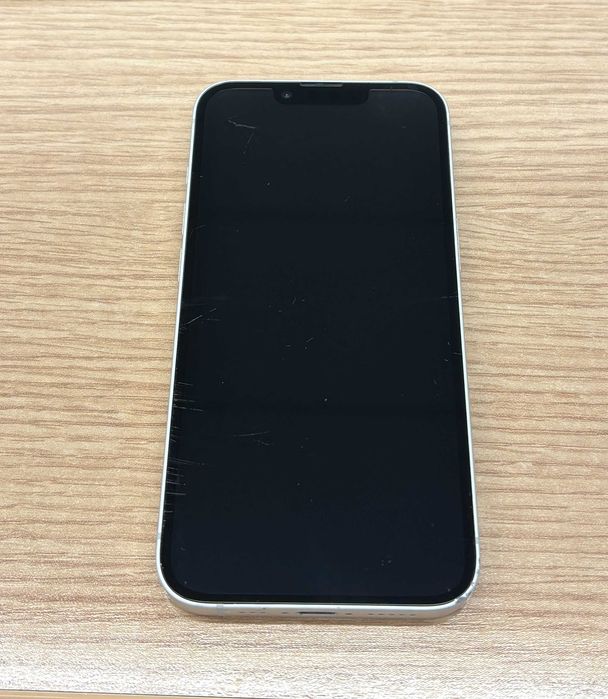 iPhone 16е 128 ГБ, белый - 100% аккумулятор
