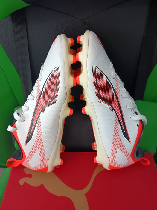Детски бутонки""Puma Ultra 5 Play".