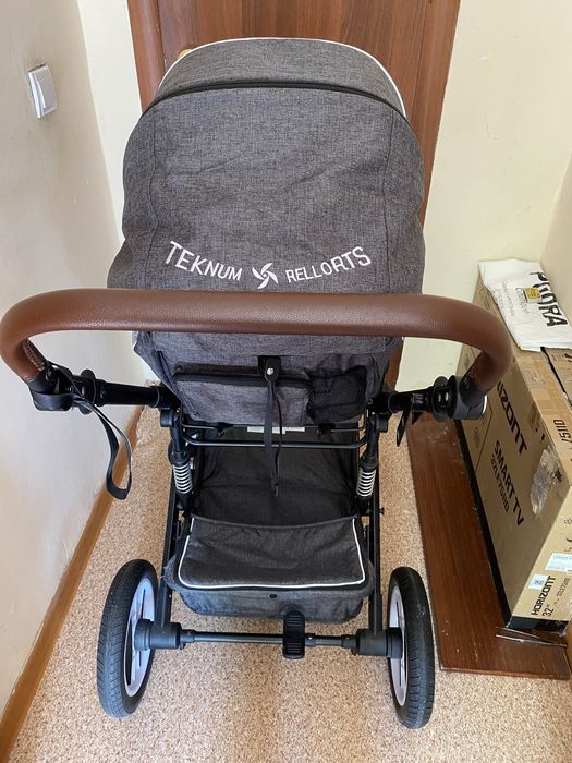 Срочно  новую  коляску  продам .