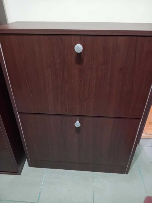 идеално запазен шкаф за обувки