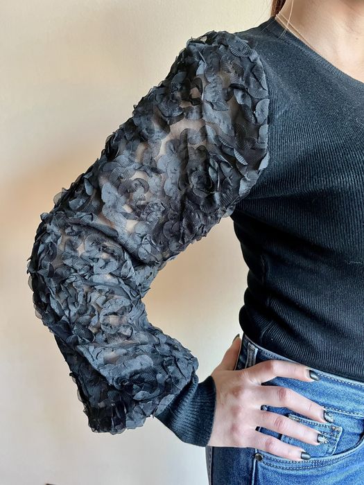 Дамска блуза с нежен буфон ръкав