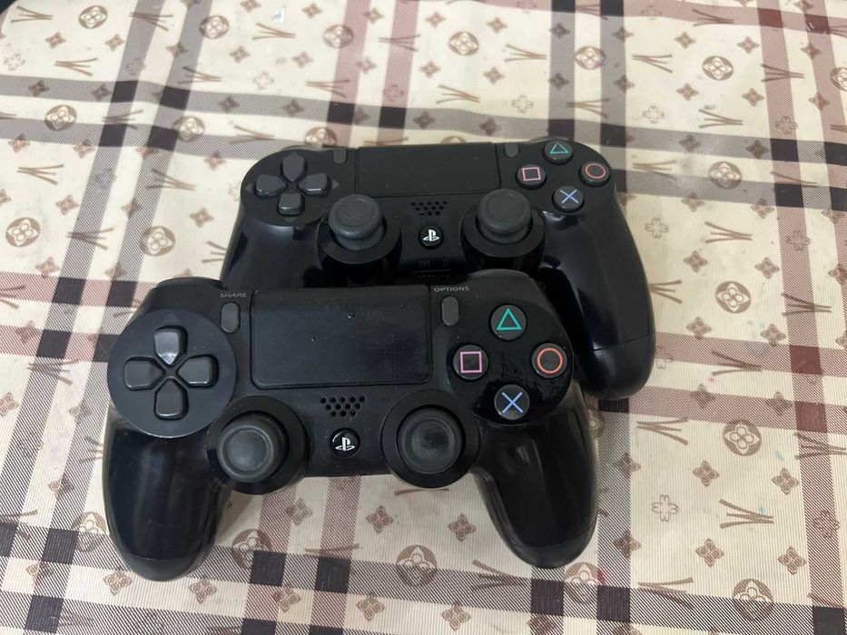 PlayStation 4 + 12 топовых дисков + 2 геймпада.
