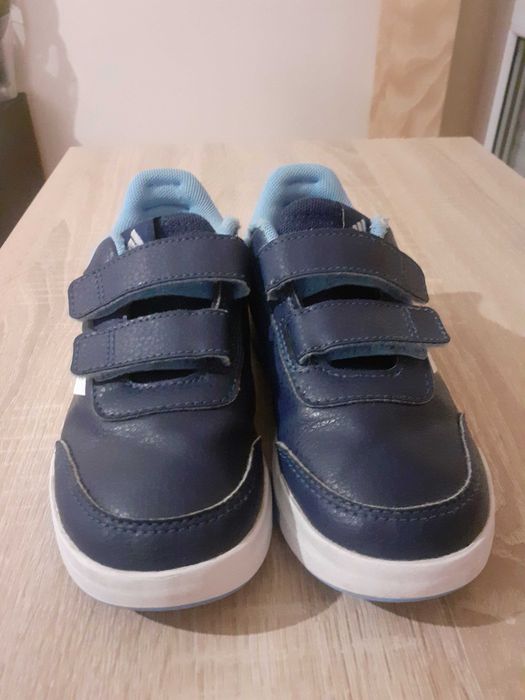 Маратонки ADIDAS номер 30.5