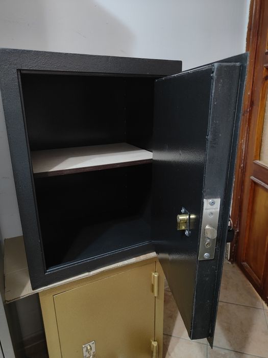 Продам новый металлический сейф!