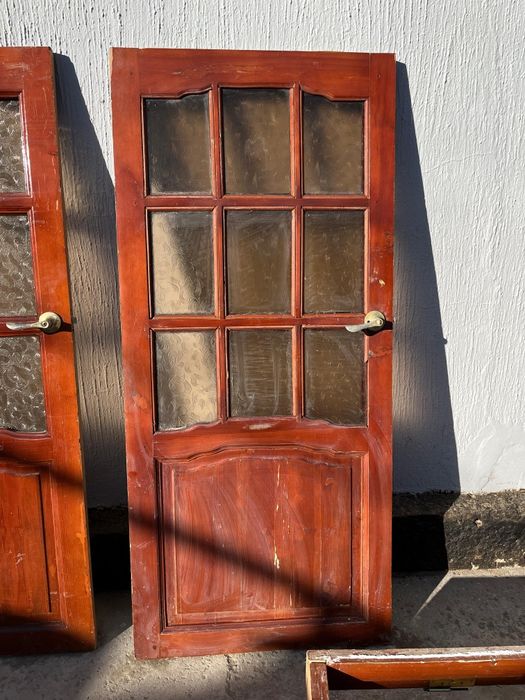 Есіктер бу Двери бу