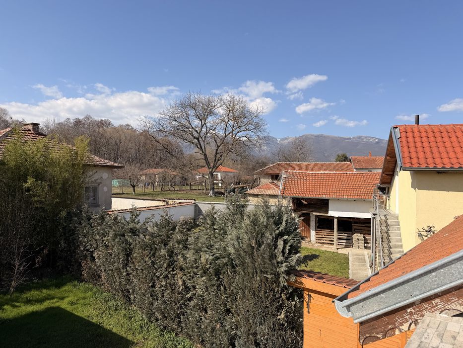 Двуетажна къща в с. Габарево