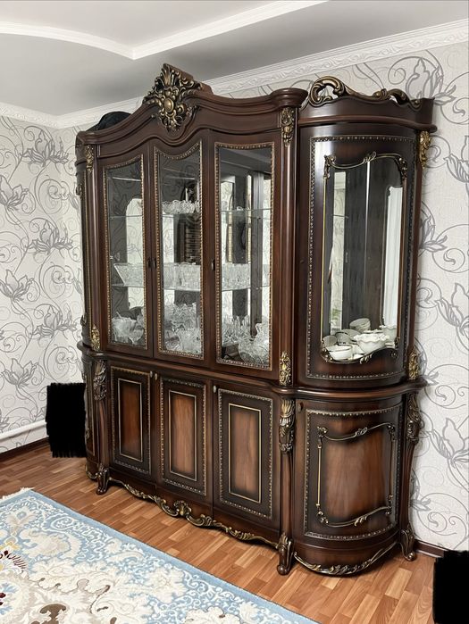 продается сервант б/у