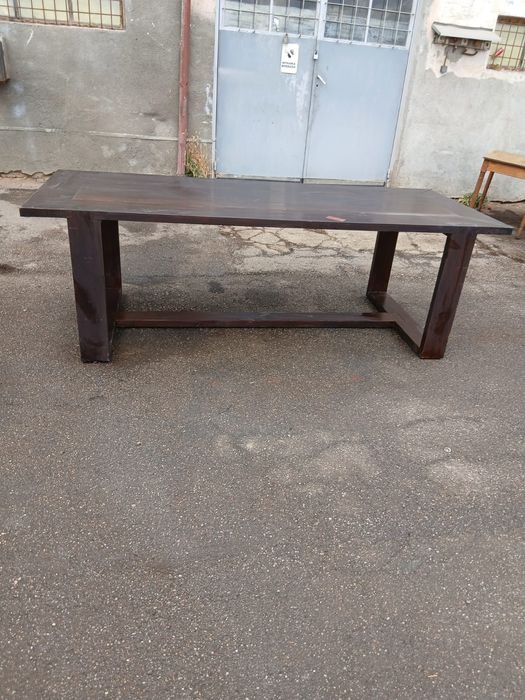 Vând masa din lemn masiv