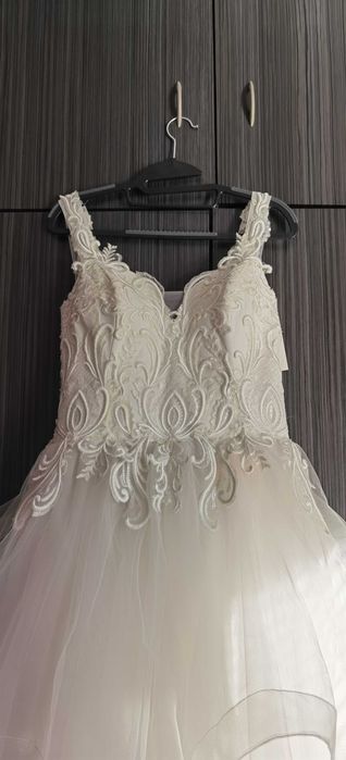 Булчинска бяла рокля с дантела