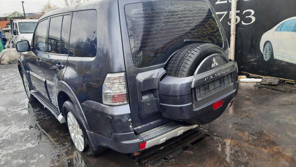 Dezmembrez mitsubishi pajero IV 3.2 DI-D TIP 4M41/bara fata/capota/far