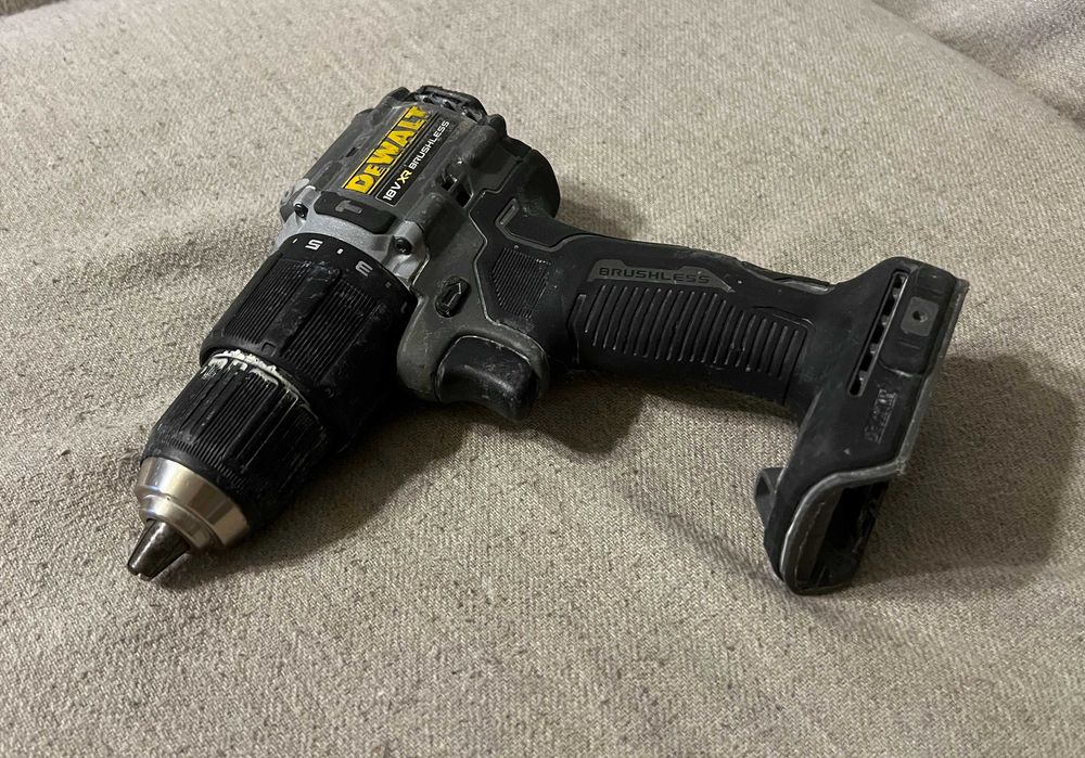 Masina gaurit insurubat DeWalt DCD100 XR 18V brushless doar corp black