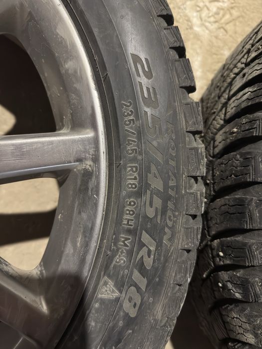 Зимные шины с диском на toyota