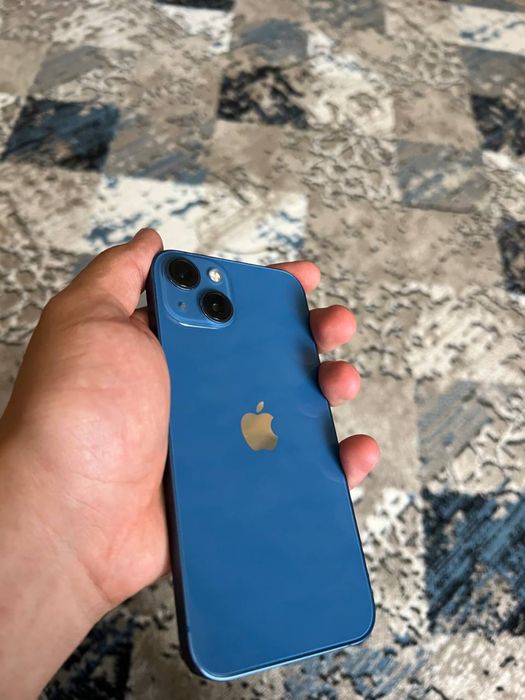 Iphone 13 color blue